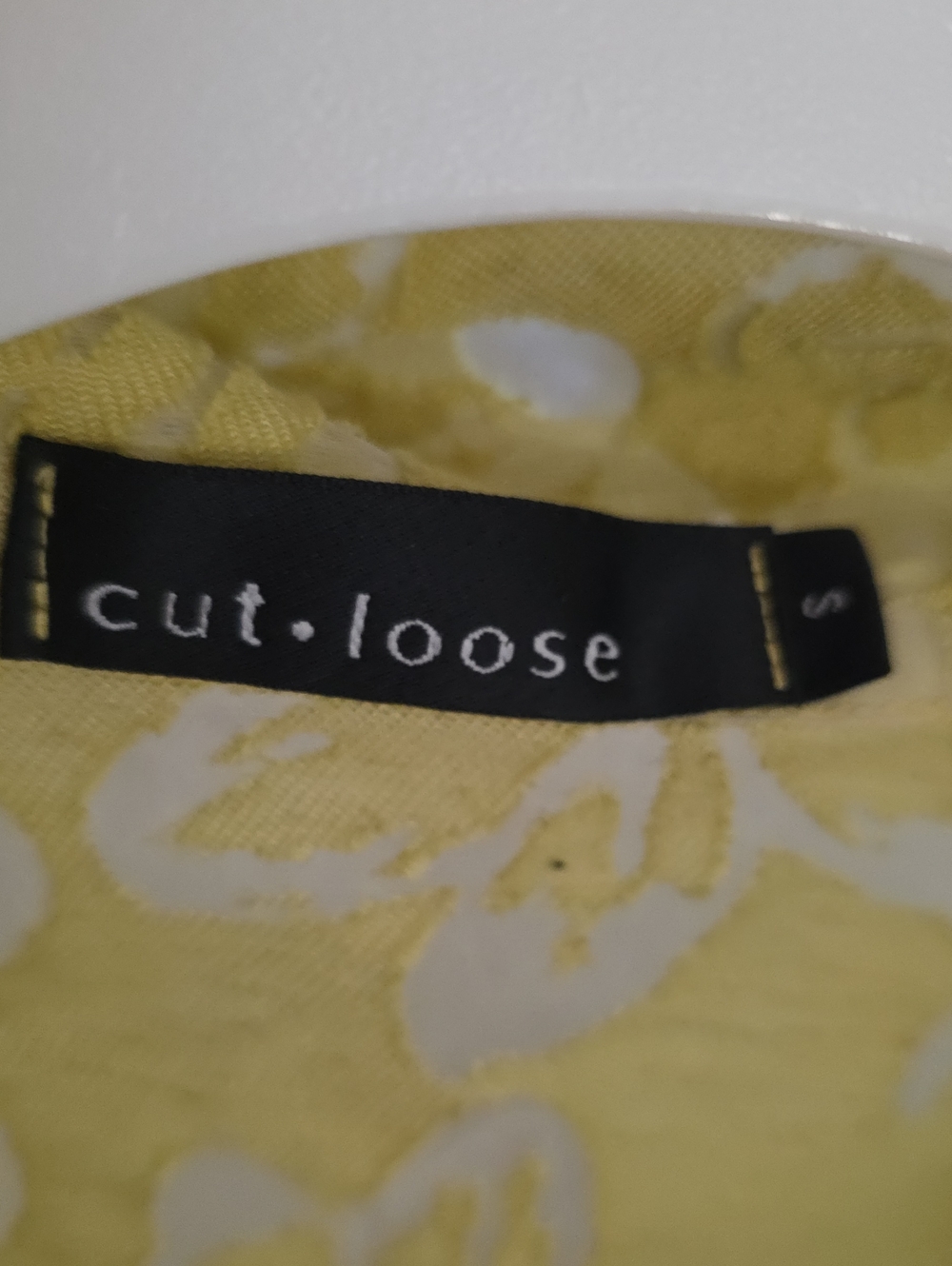 cut•loose Yellow Floral Top
